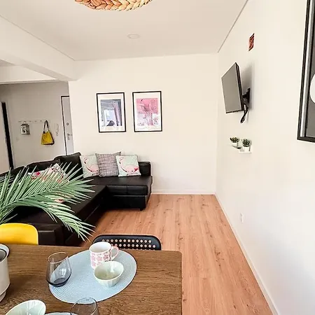 Vizinho -central - Perto - Wi-fi Apartamento Setúbal